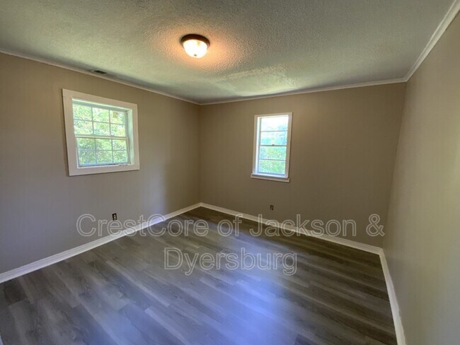 Building Photo - 406 Fryer St