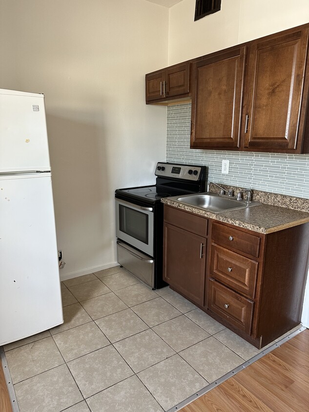 Kitchen - 4833 Belair Rd