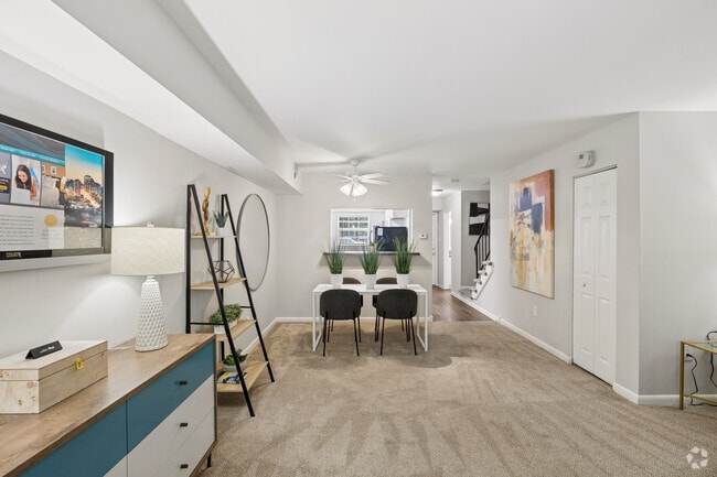 Interior Photo - London Towne