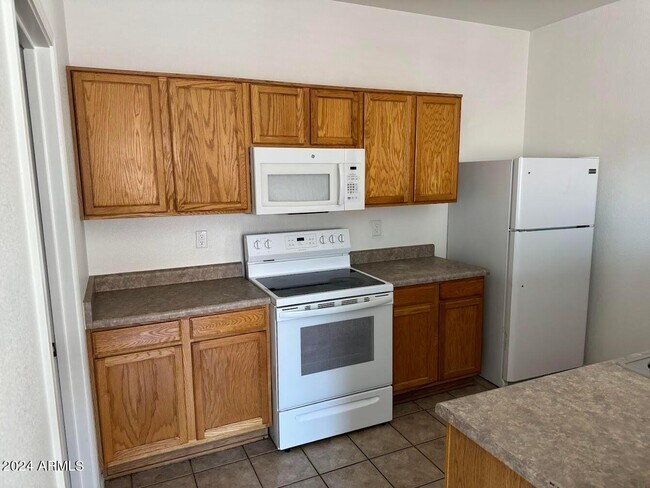 Building Photo - 16062 W Woodlands Ave