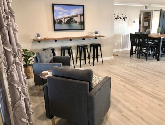 Foto del edificio - PENDING - Furnished Rental with Beautiful ...