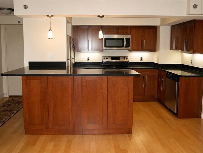 Building Photo - 1600 Beacon St