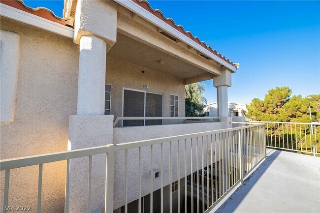 Building Photo - 1831 Cutlass Dr