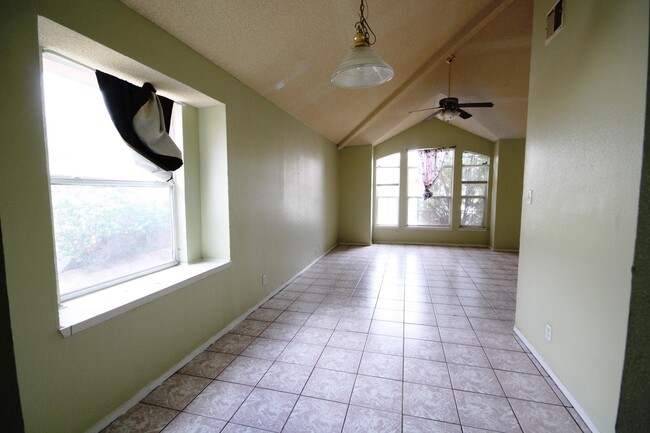 Building Photo - 7501 Plaza Taurina Dr