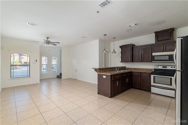 Building Photo - 1307 W Fig Ave
