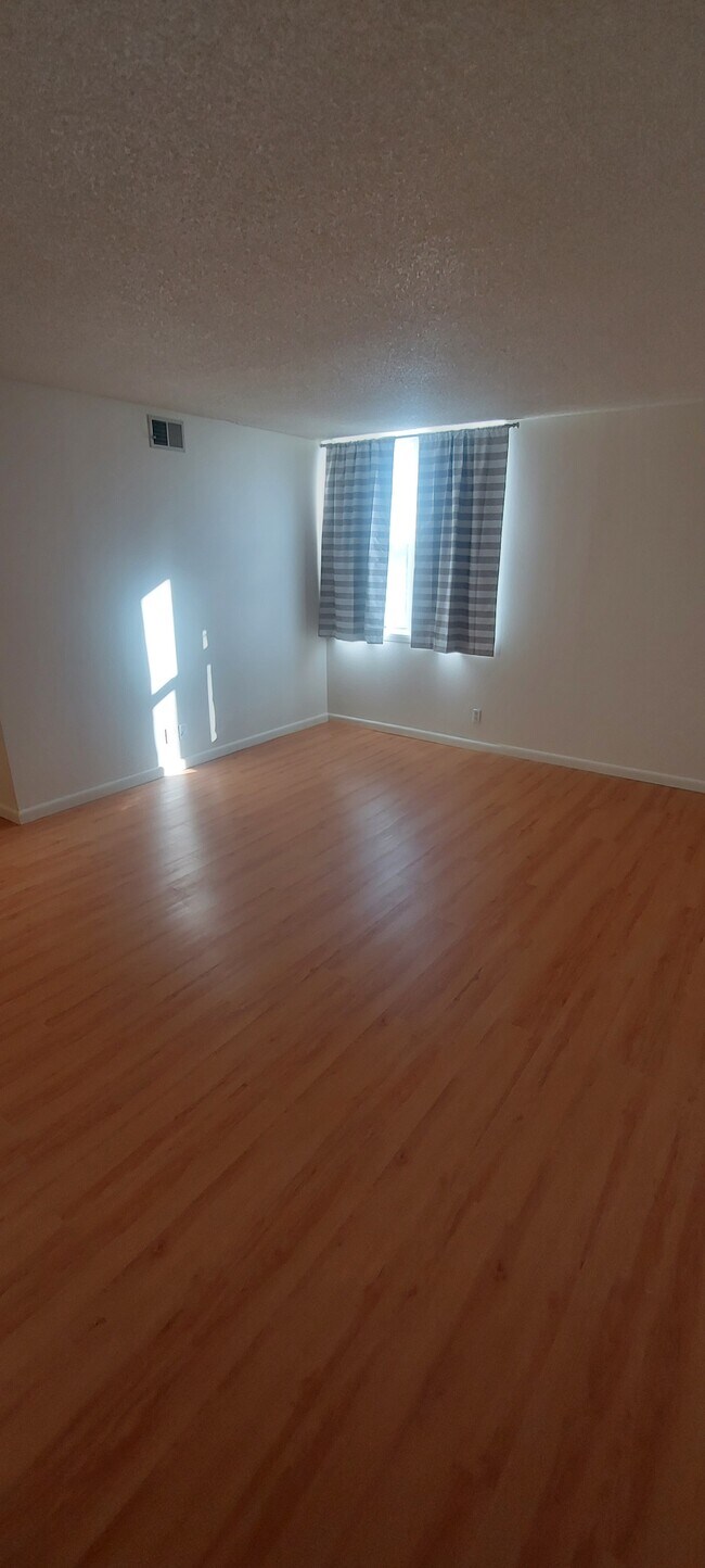 Foto del edificio - 5955 E 10th Ave