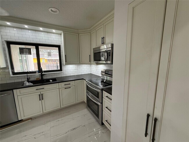 Foto del edificio - 11100 NW 21st St