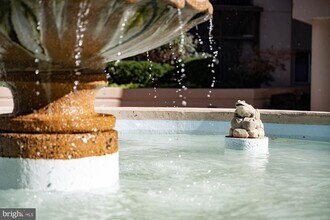 Building Photo - 1211 S Eads St