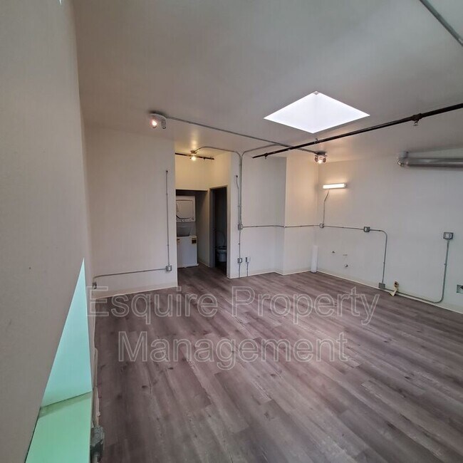 Foto del edificio - 2201 Statham Blvd