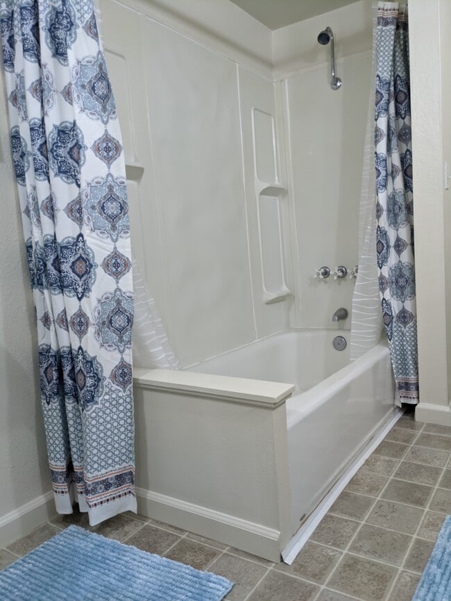 Bathroom - 5567 E Bonnyview Rd