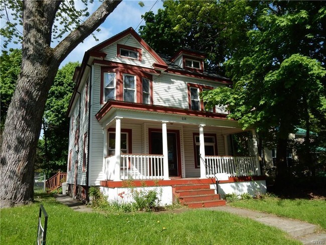 Building Photo - 618 S Beech St