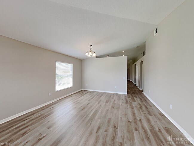 Building Photo - 13297 Bainbridge Way