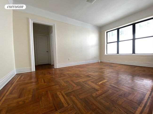 Building Photo - 427 E 89th St