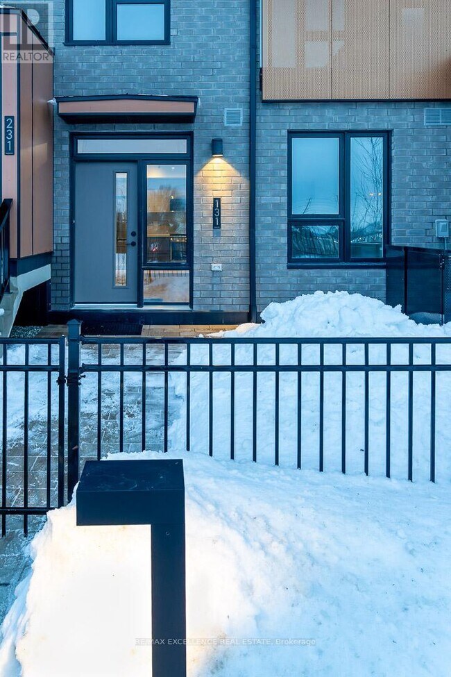 Photo du bâtiment - 60 All Nations Dr