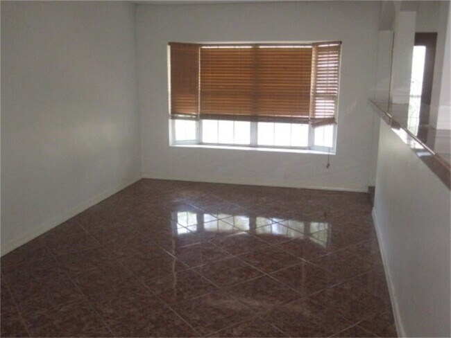Foto del edificio - 5422 Thrush Dr