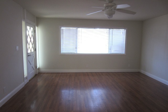 Building Photo - Cute Single Family Home, Wood Flooring, Fr...