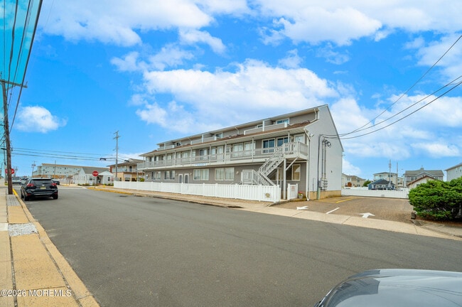 Building Photo - 1713 Boulevard