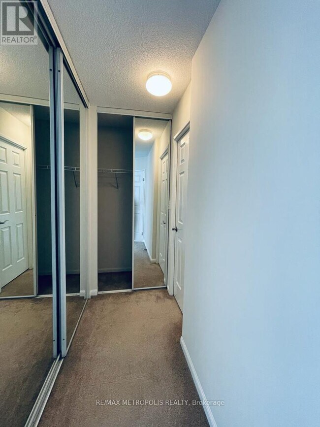 Photo du bâtiment - 7 Carlton St.