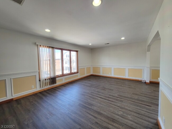 Building Photo - 134 Chestnut St