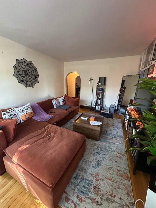 living room - 4036 N Mozart St