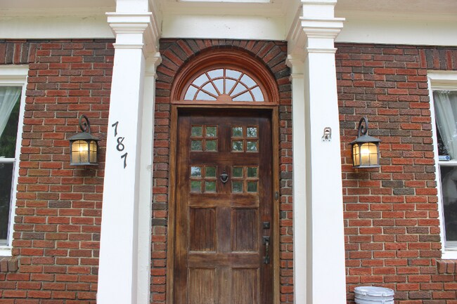 Foto del edificio - 787 Flat Shoals Ave SE