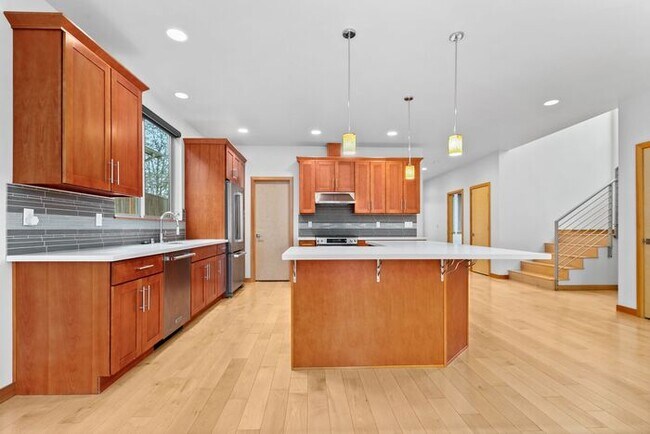 Building Photo - Spectacular Modern Home in Coveted Gatewood