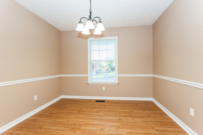 Building Photo - Charming 3 Bedroom in La Vergne!