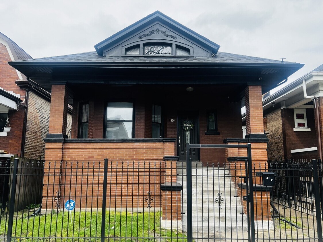Primary Photo - 1036 N Lawler Ave