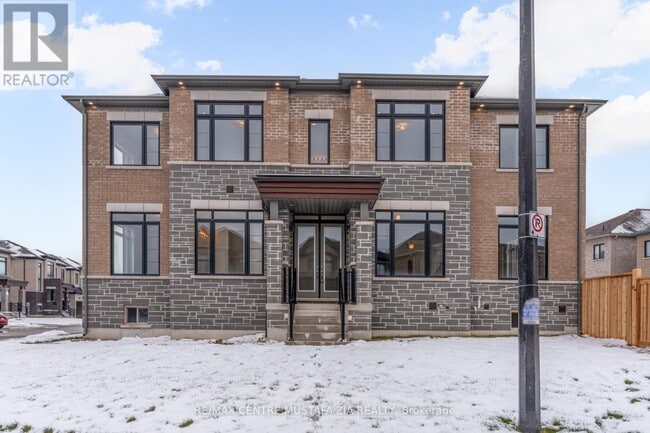 Building Photo - 883 Plum Pl