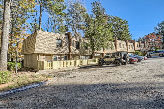 Foto del edificio - Charming 2-Bedroom Town Home for Rent in Morrow, GA