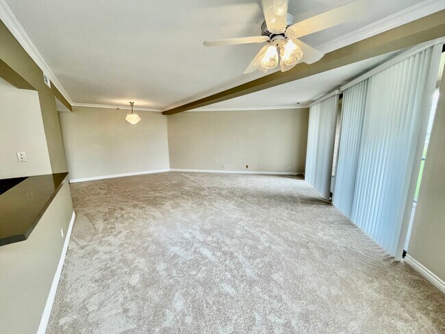 Foto del edificio - 120 The Village