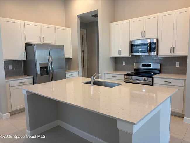 Foto del edificio - 1919 Croft Inlt Dr NW