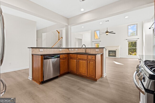 Building Photo - 7911 Brass Lantern Dr