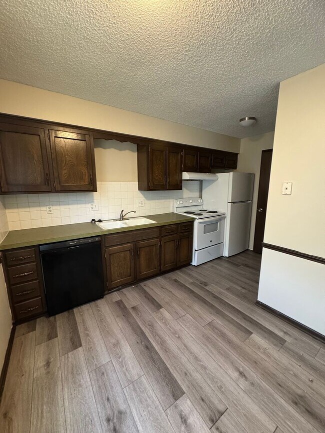 Foto del edificio - 311 Hawthorne Ct