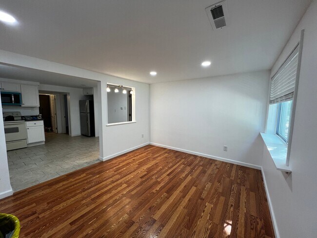 Foto del edificio - 4432 Mockingbird Ln