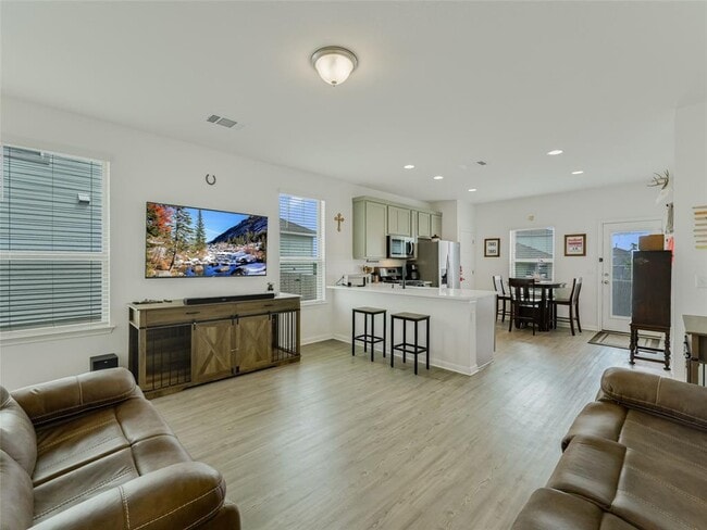 Foto del edificio - 6802 Tiznow Ln