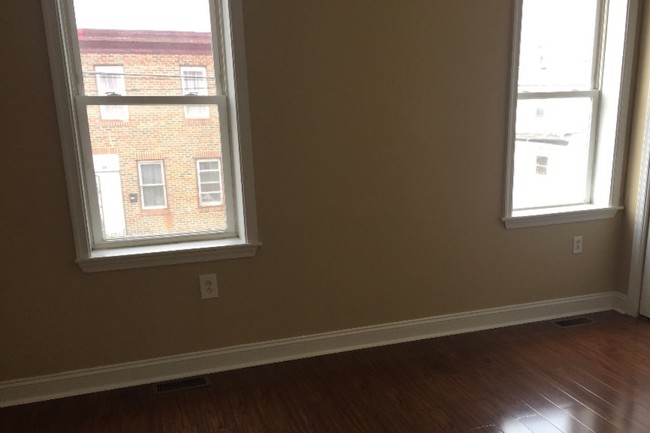 Bedroom - 610 Wolf St
