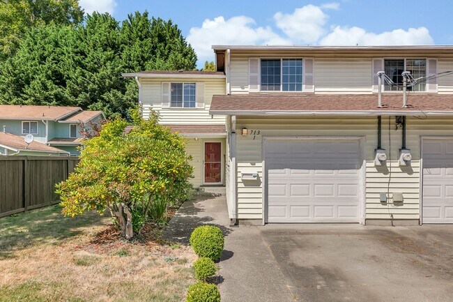 Foto del edificio - Beautiful Puyallup Duplex with Large Yard ...