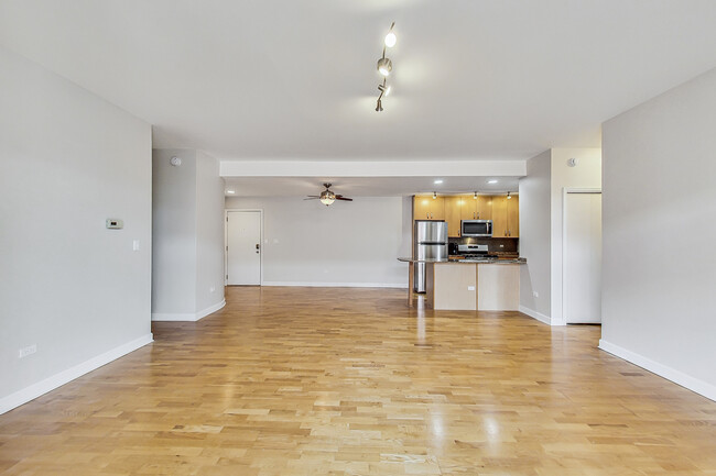 Foto del edificio - 680 N Green St