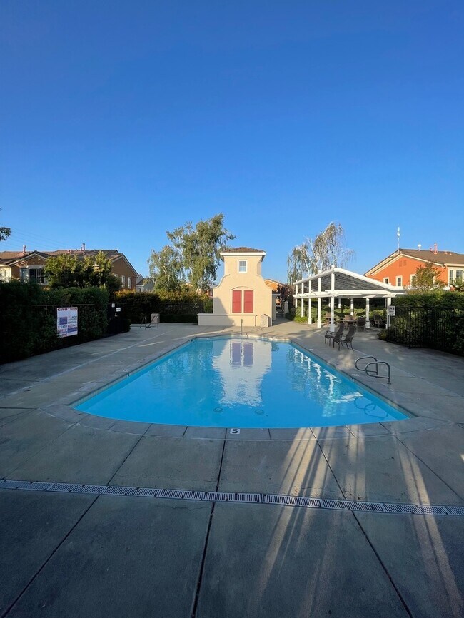 Foto del edificio - Milpitas 2 story Town House. 3 bedrooms, 2...