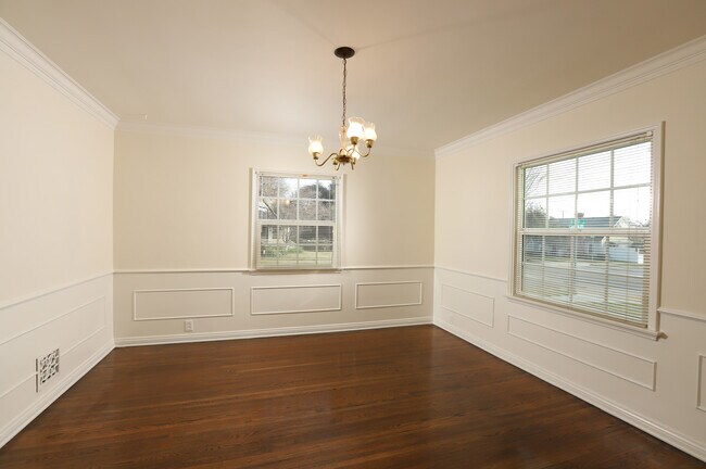 Building Photo - 2415 Las Lunas St
