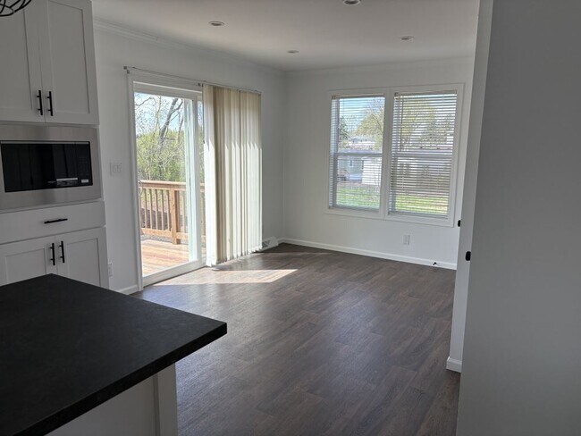 Foto del edificio - 13895 Bunratty Ave