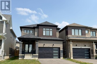 Building Photo - 60 Whithorn Cres