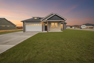 Building Photo - 2501 Oriole Ln