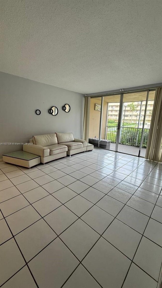Foto del edificio - 1770 NE 191st St