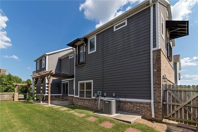 Foto del edificio - 525 N Rupple Rd