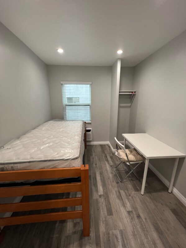 Primary Photo - 406 S St Andrews Pl