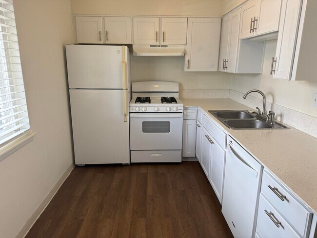 Foto del edificio - 3908 Ortiz Ct NE