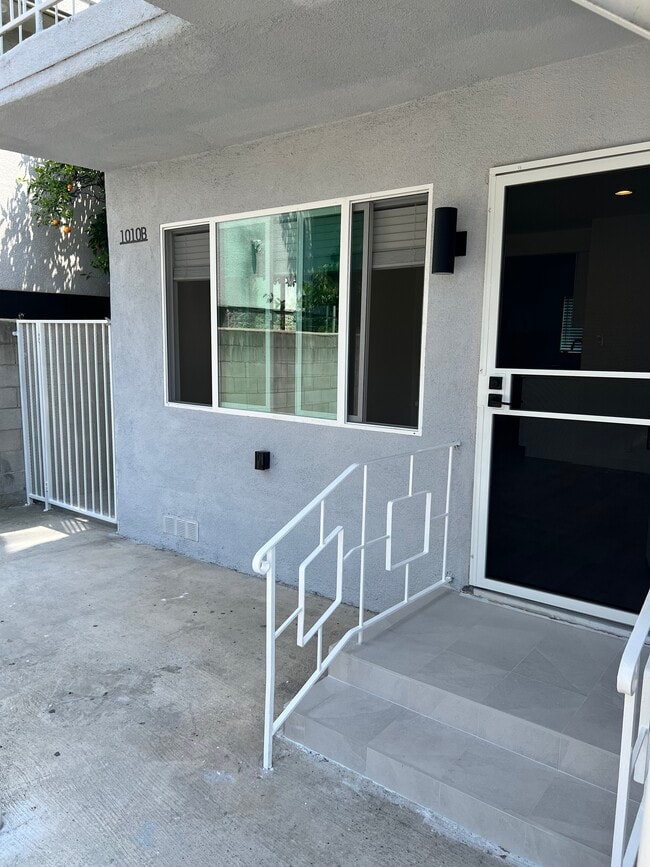 Building Photo - 1010 Orange Grove Ave