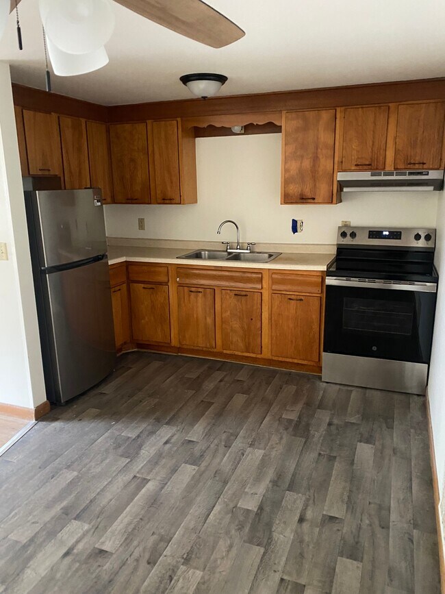 Foto del edificio - 451 S Main St